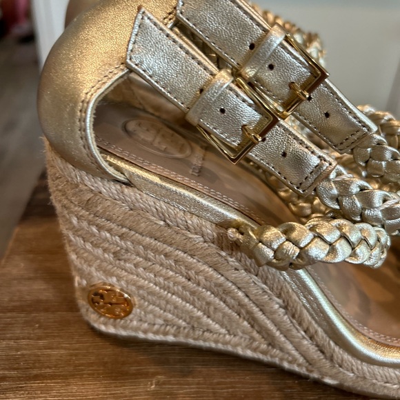 Worn once Tory Burch Bailey Wedge Sandal Sz 6 - Picture 3 of 9